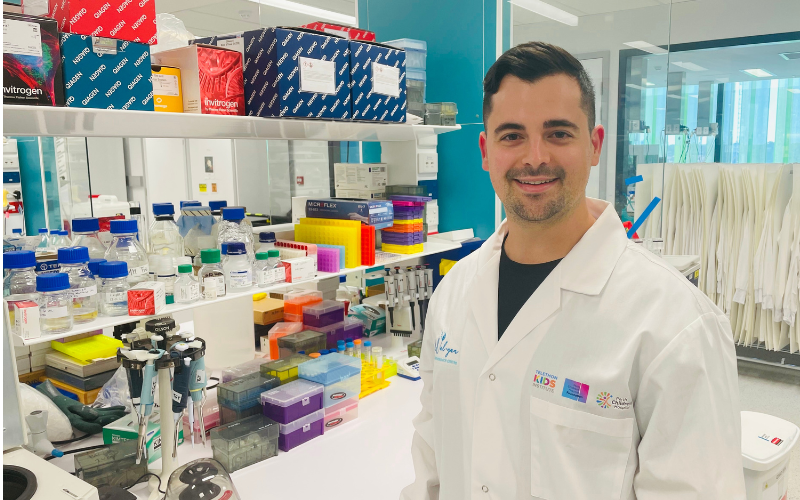 Daniel Laucirica in a laboratory